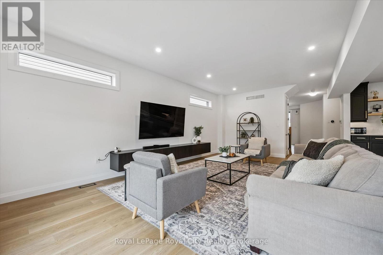 












203 SCHMIDT DRIVE

,
Wellington North (Arthur),




Ontario
N0G1A0

