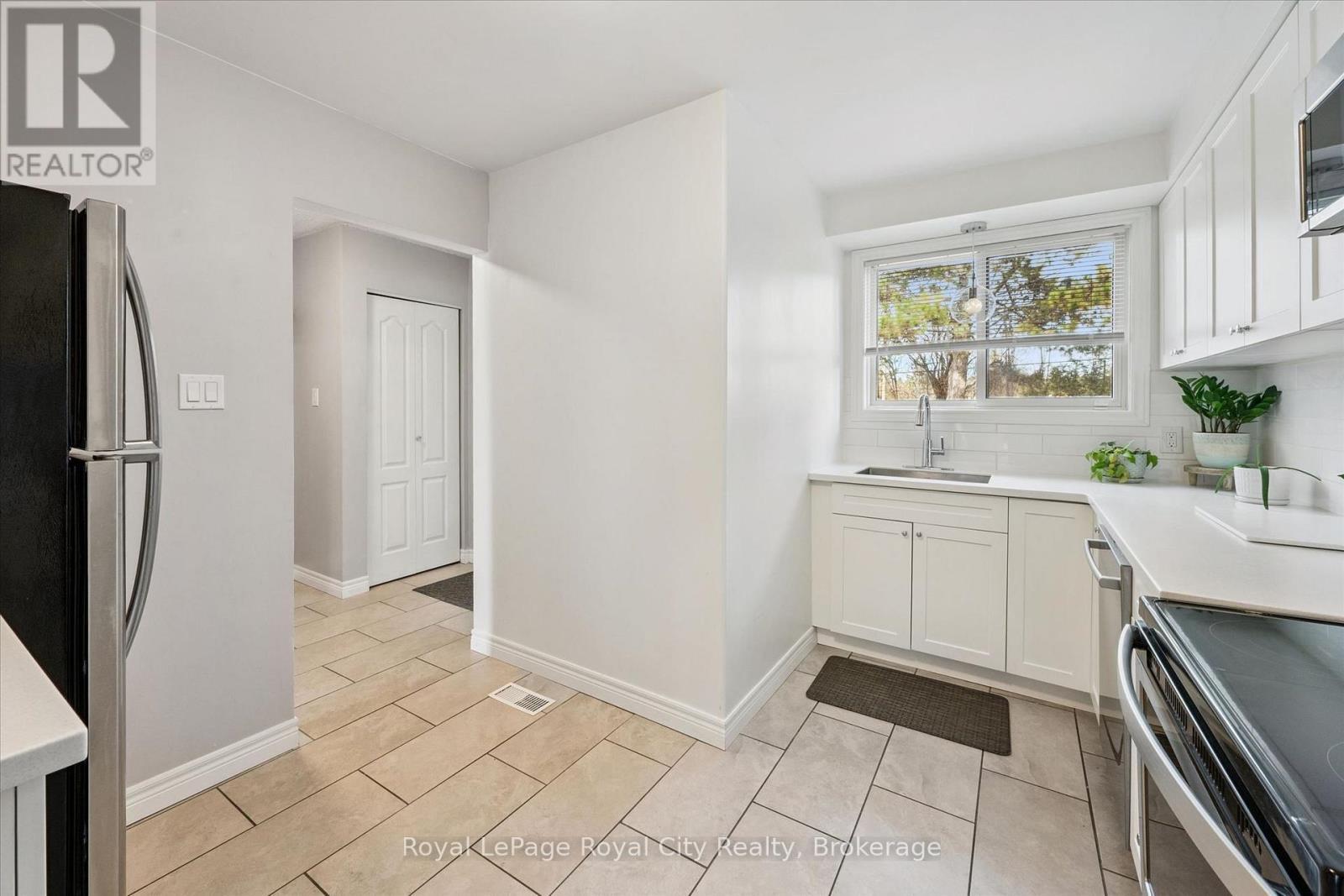 












23 - 41 RHONDA ROAD

,
Guelph (Willow West/Sugarbush/West Acres),




Ontario
N1H6H1

