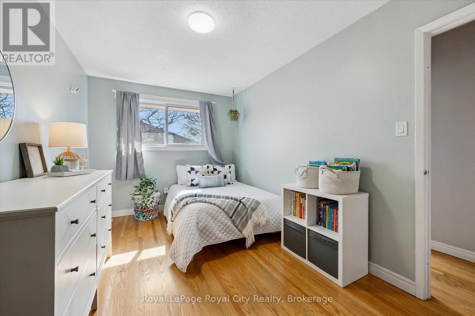 












23 - 41 RHONDA ROAD

,
Guelph (Willow West/Sugarbush/West Acres),




Ontario
N1H6H1


