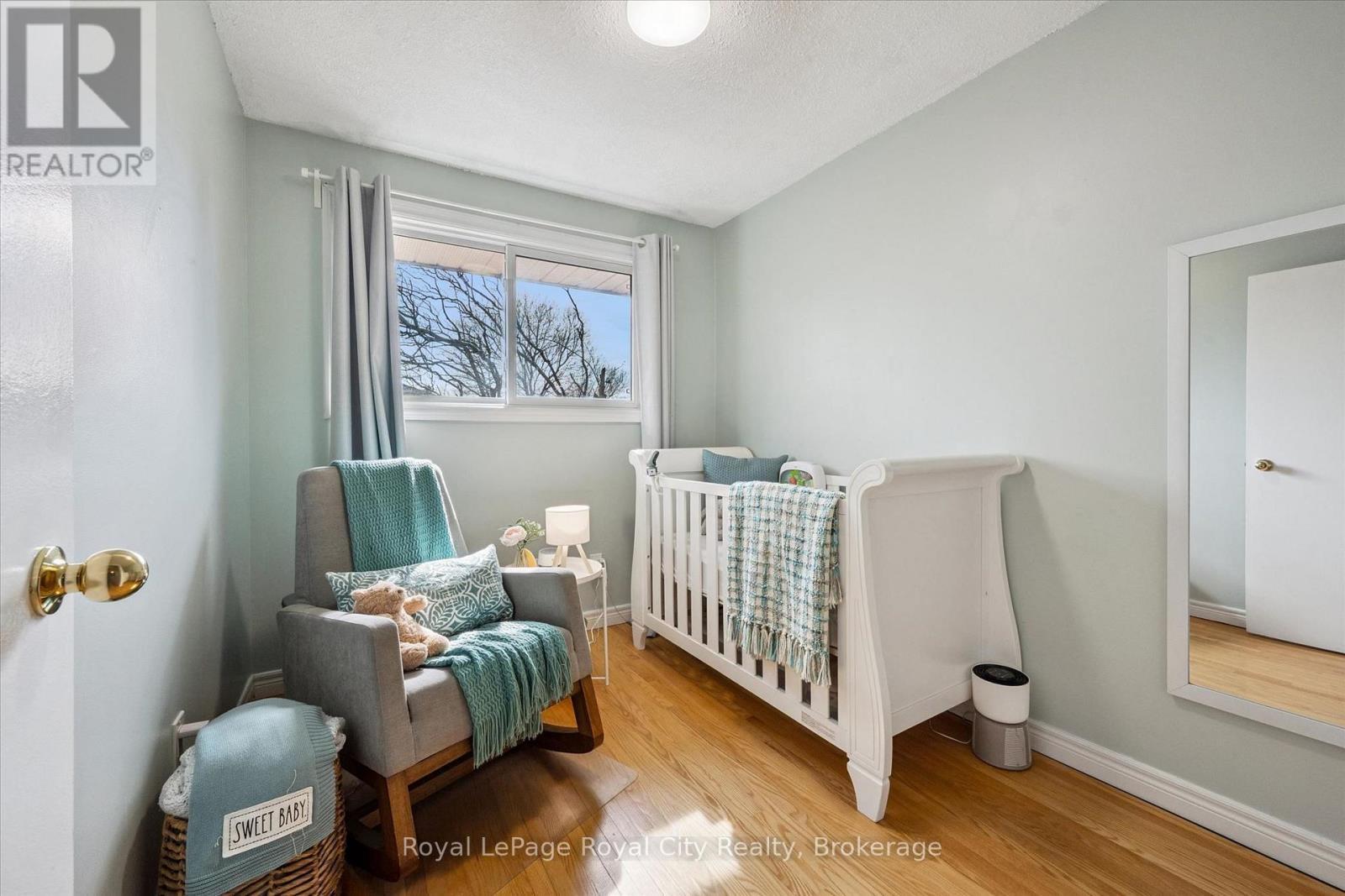 












23 - 41 RHONDA ROAD

,
Guelph (Willow West/Sugarbush/West Acres),




Ontario
N1H6H1


