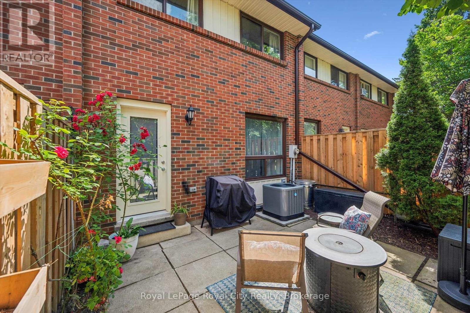 












23 - 41 RHONDA ROAD

,
Guelph (Willow West/Sugarbush/West Acres),




Ontario
N1H6H1

