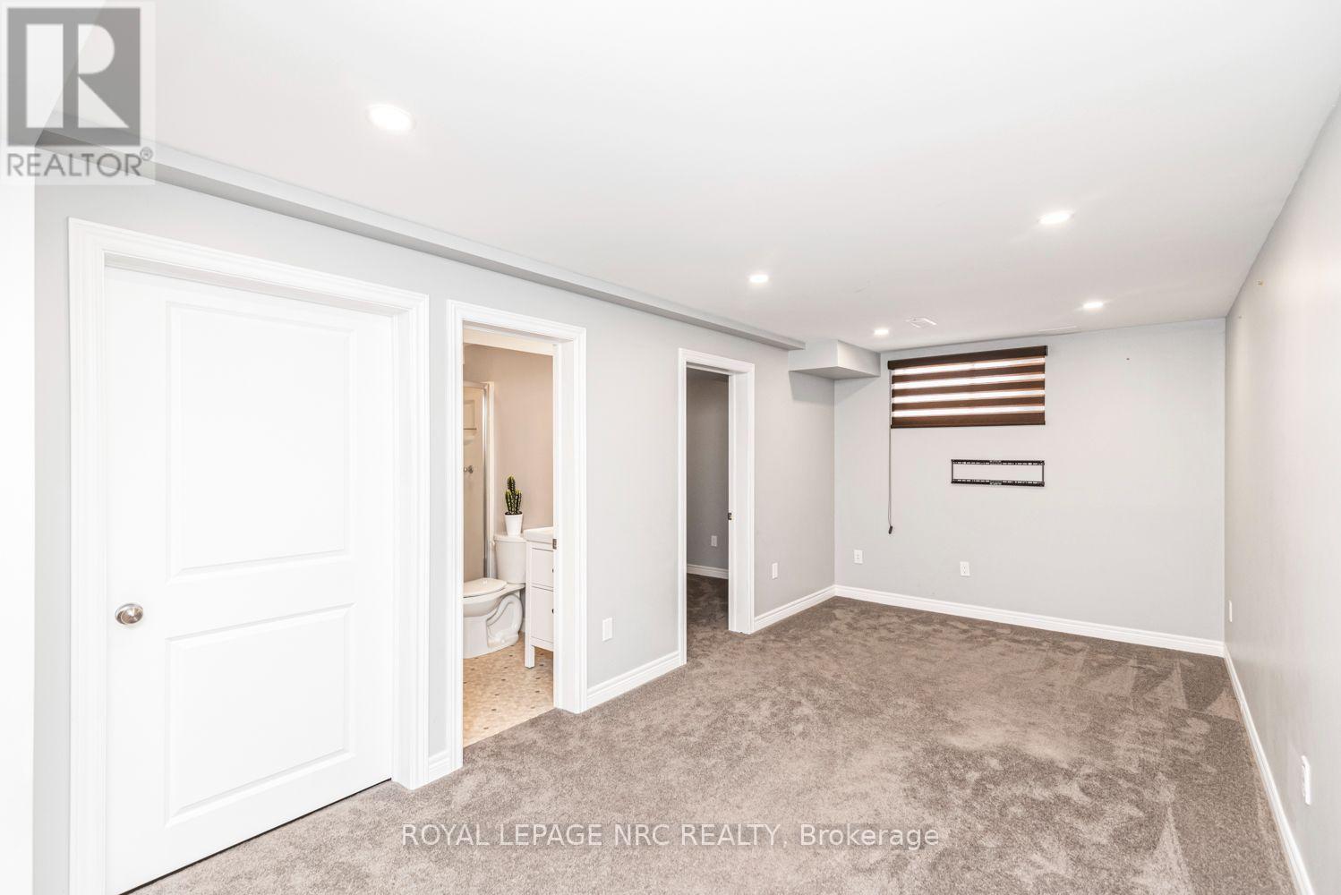












22 - 45 SEABREEZE CRESCENT

,
Hamilton,




Ontario
L8E0G1

