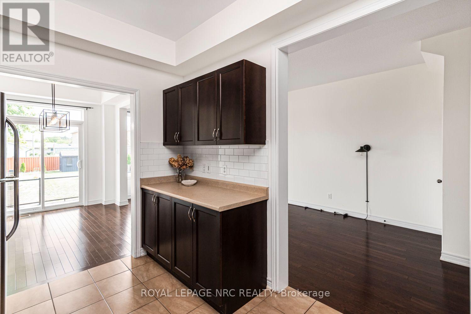 












22 - 45 SEABREEZE CRESCENT

,
Hamilton,




Ontario
L8E0G1

