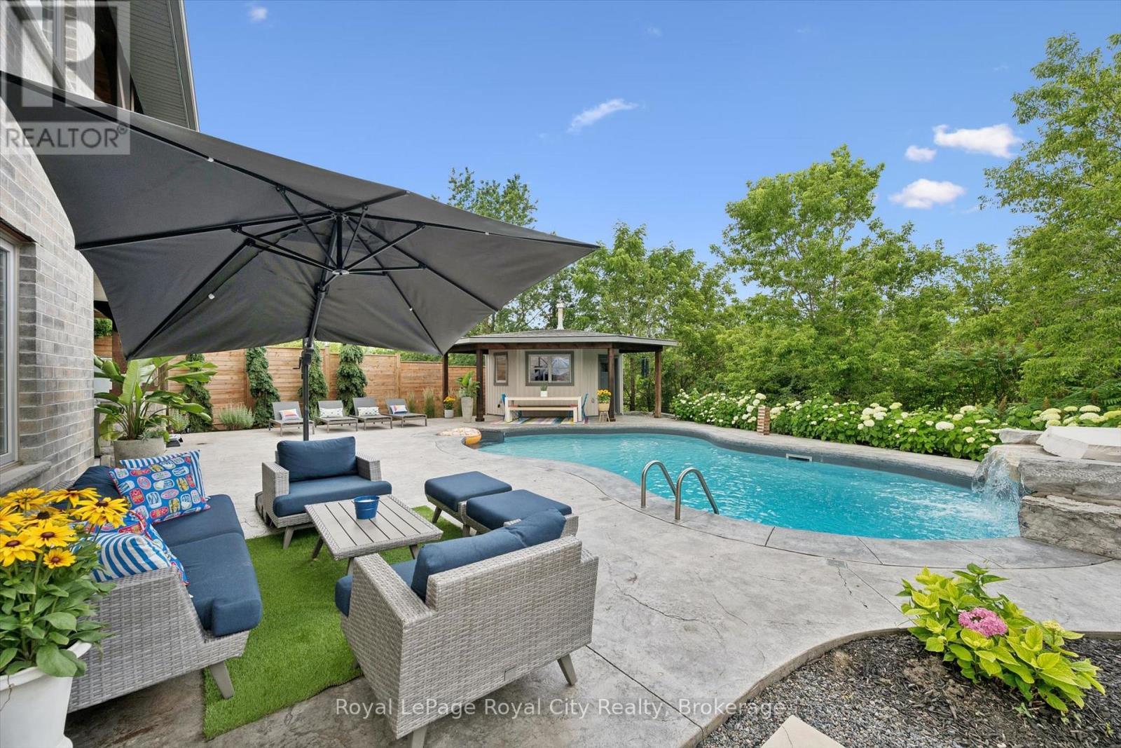 












22 HILLTOP ROAD

,
Guelph (Victoria North),




Ontario
N1E7L4

