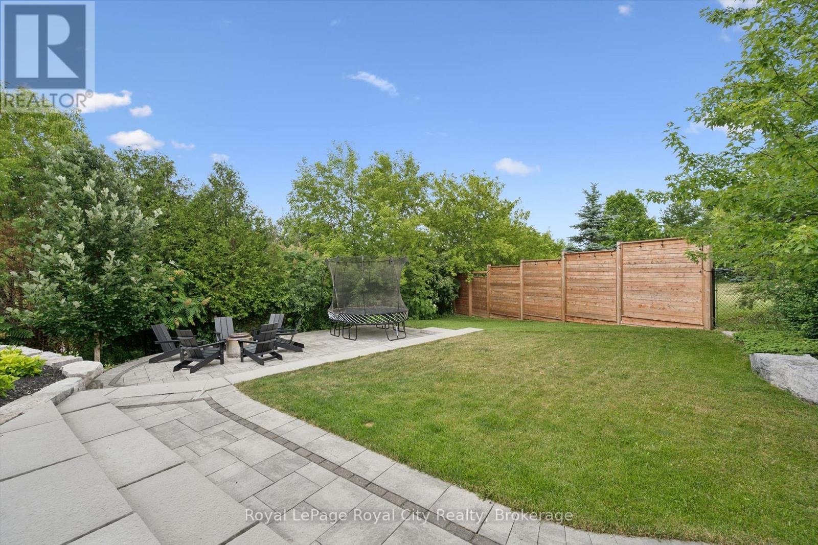 












22 HILLTOP ROAD

,
Guelph (Victoria North),




Ontario
N1E7L4

