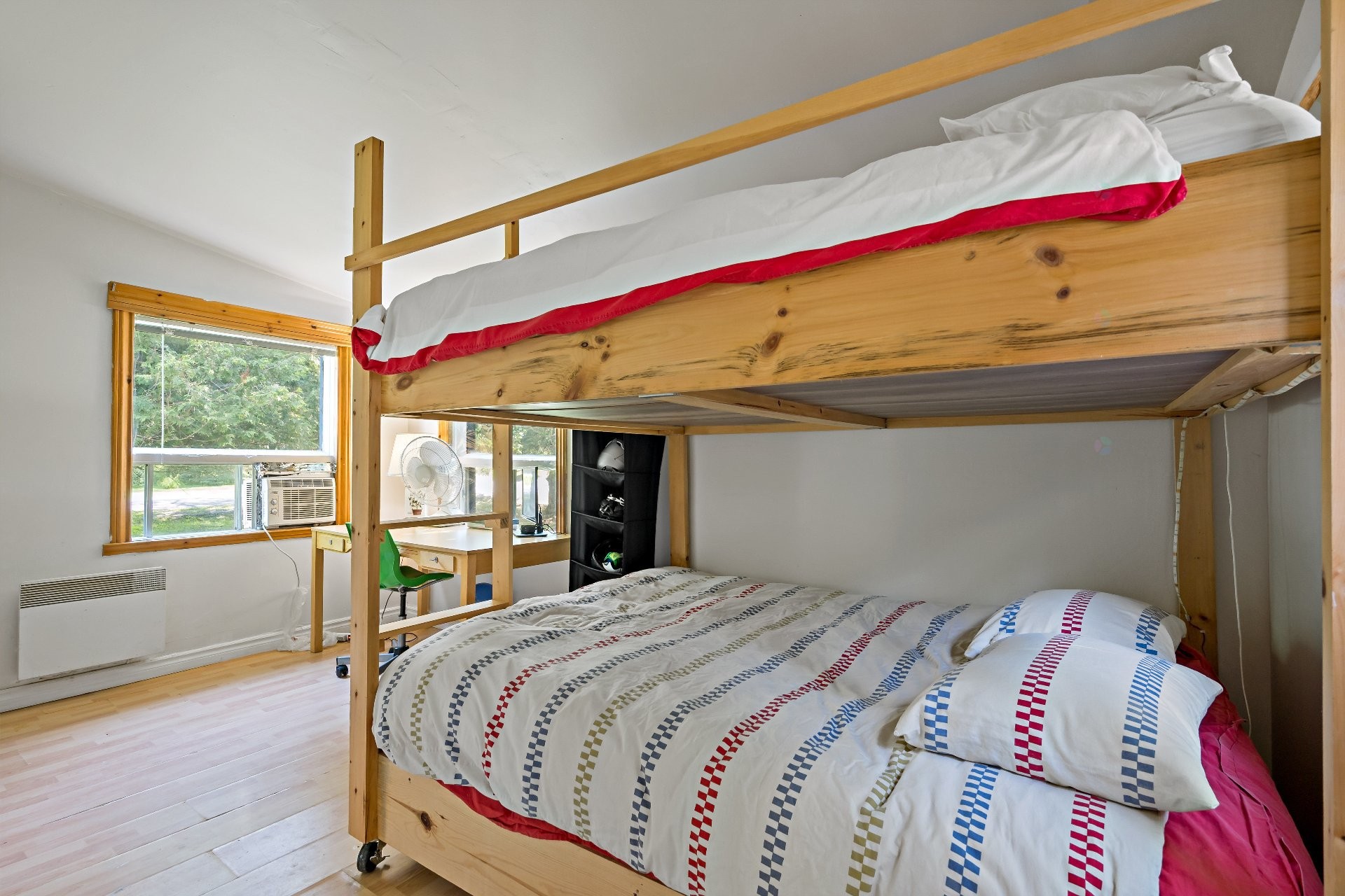 









1345


Rue St-Roch

,
Mont-Tremblant,




QC
J8E2Y9

