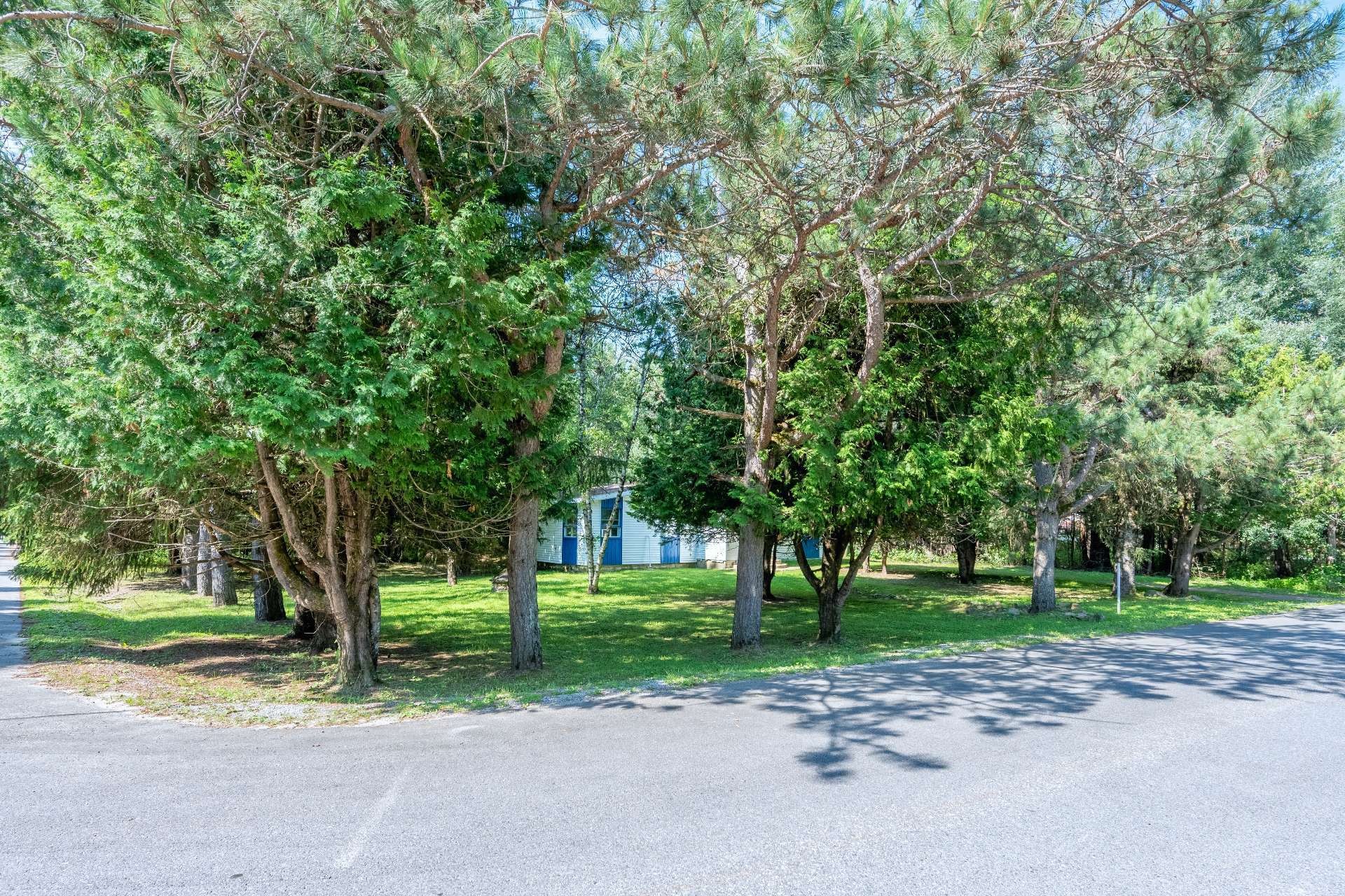 









1345


Rue St-Roch

,
Mont-Tremblant,




QC
J8E2Y9


