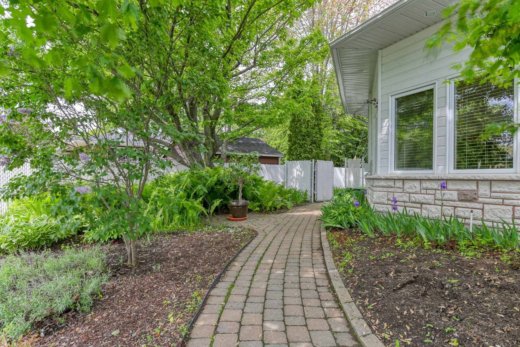 









3430


Rue de Lyon

,
Trois-Rivières,




QC
G8Y3L8

