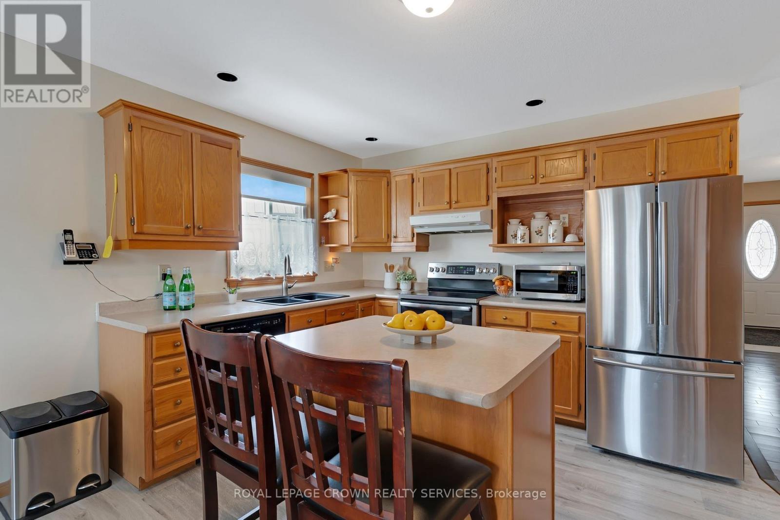 












15 ERIN COURT

,
Aylmer,




Ontario
N5H3G6

