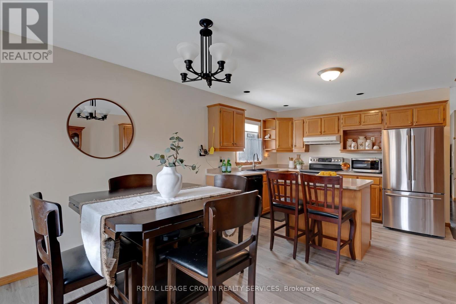 












15 ERIN COURT

,
Aylmer,




Ontario
N5H3G6

