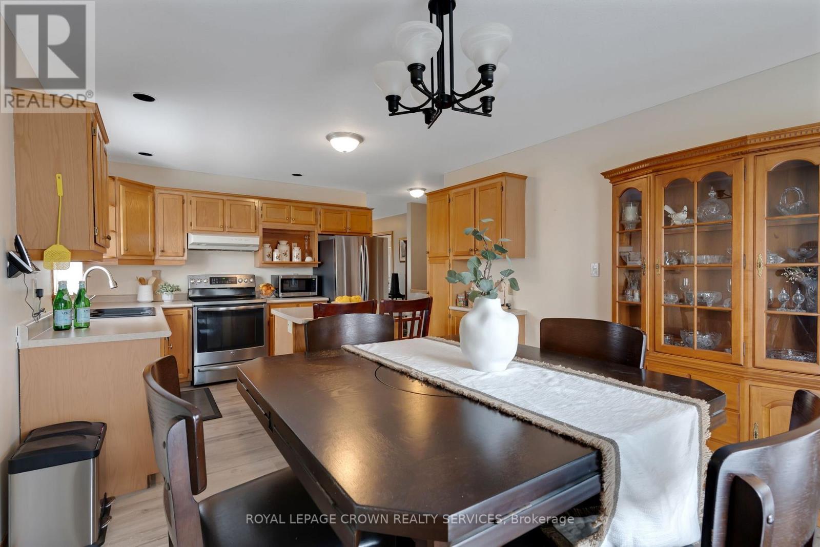 












15 ERIN COURT

,
Aylmer,




Ontario
N5H3G6

