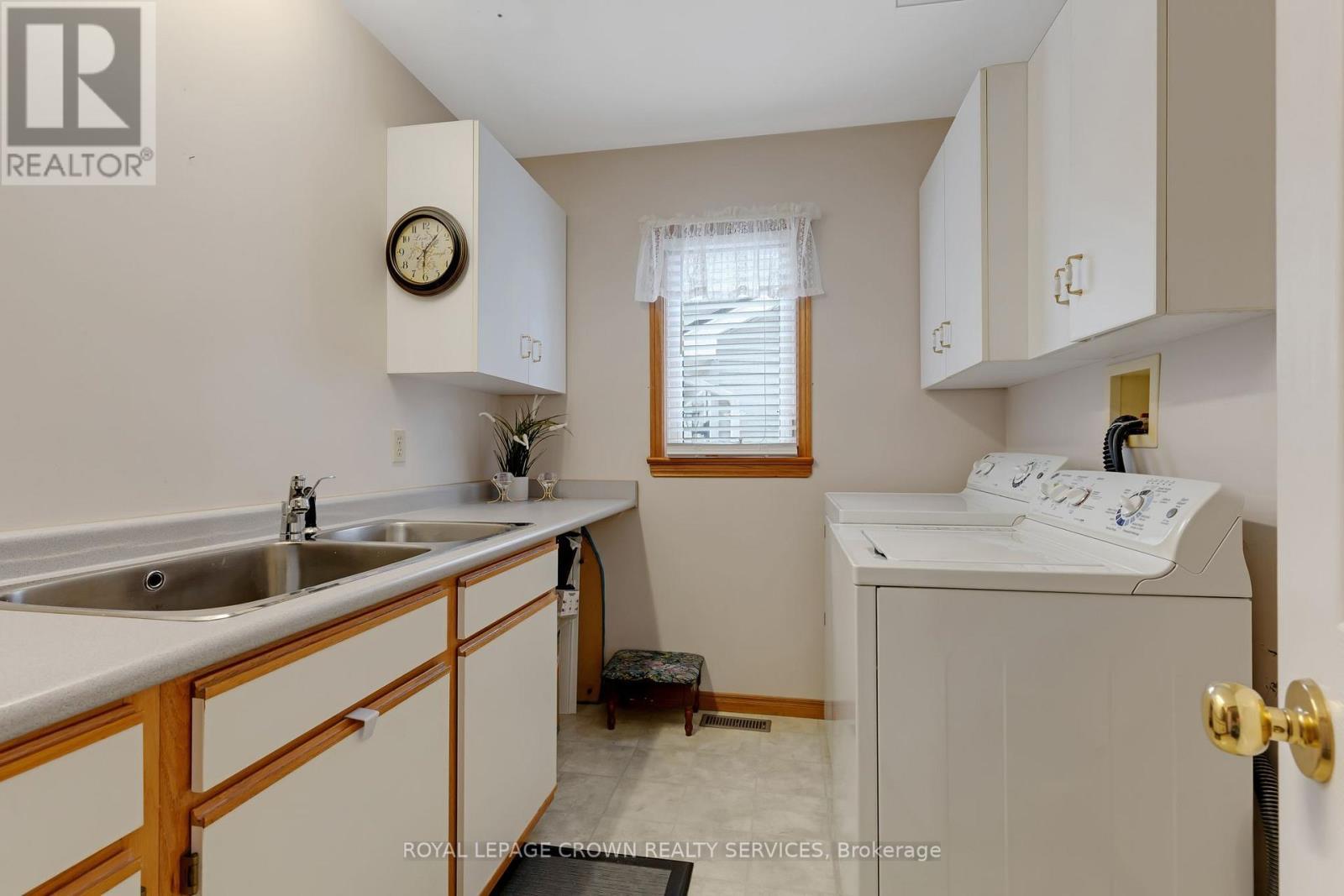 












15 ERIN COURT

,
Aylmer,




Ontario
N5H3G6

