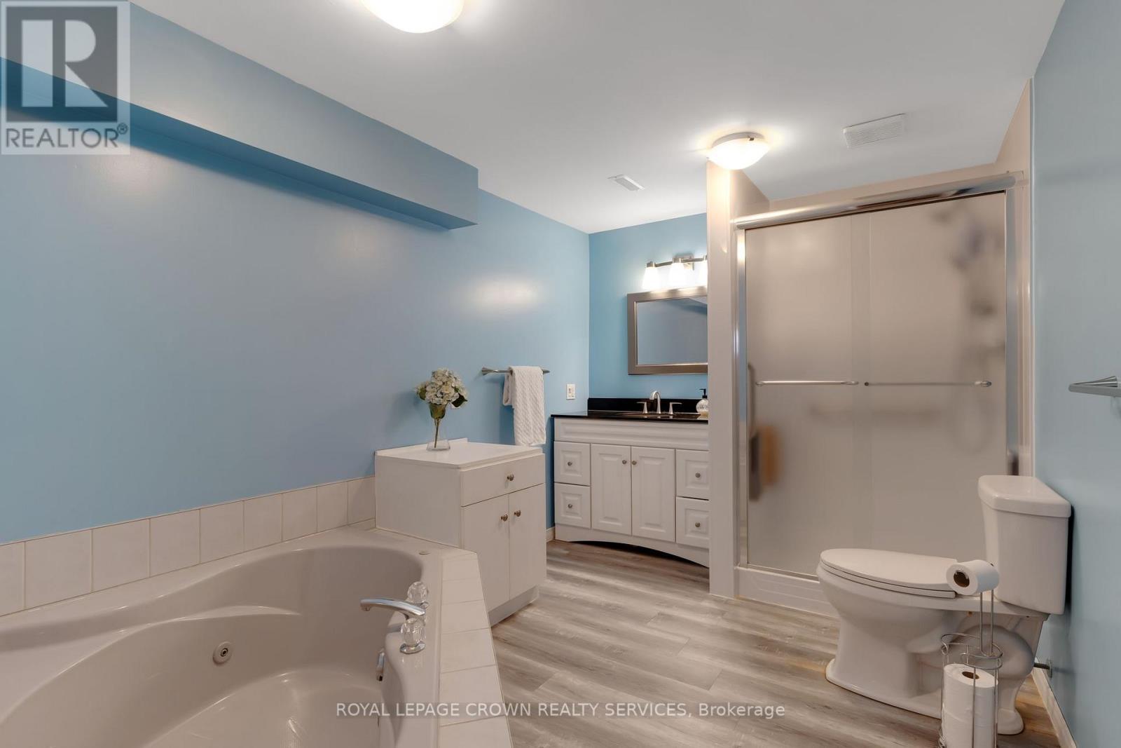 












15 ERIN COURT

,
Aylmer,




Ontario
N5H3G6

