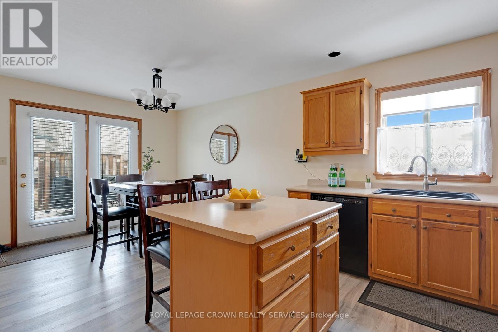 












15 ERIN COURT

,
Aylmer,




Ontario
N5H3G6

