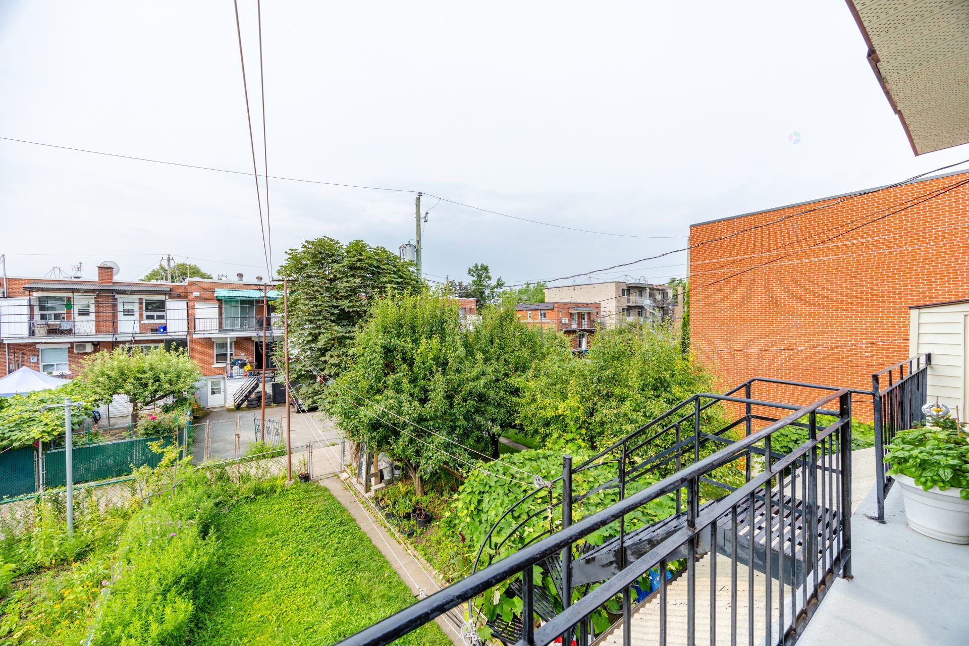 









7204


2e Avenue

, 2,
Montréal (Villeray/Saint-Michel/Parc-Extension),




QC
H2A3G7

