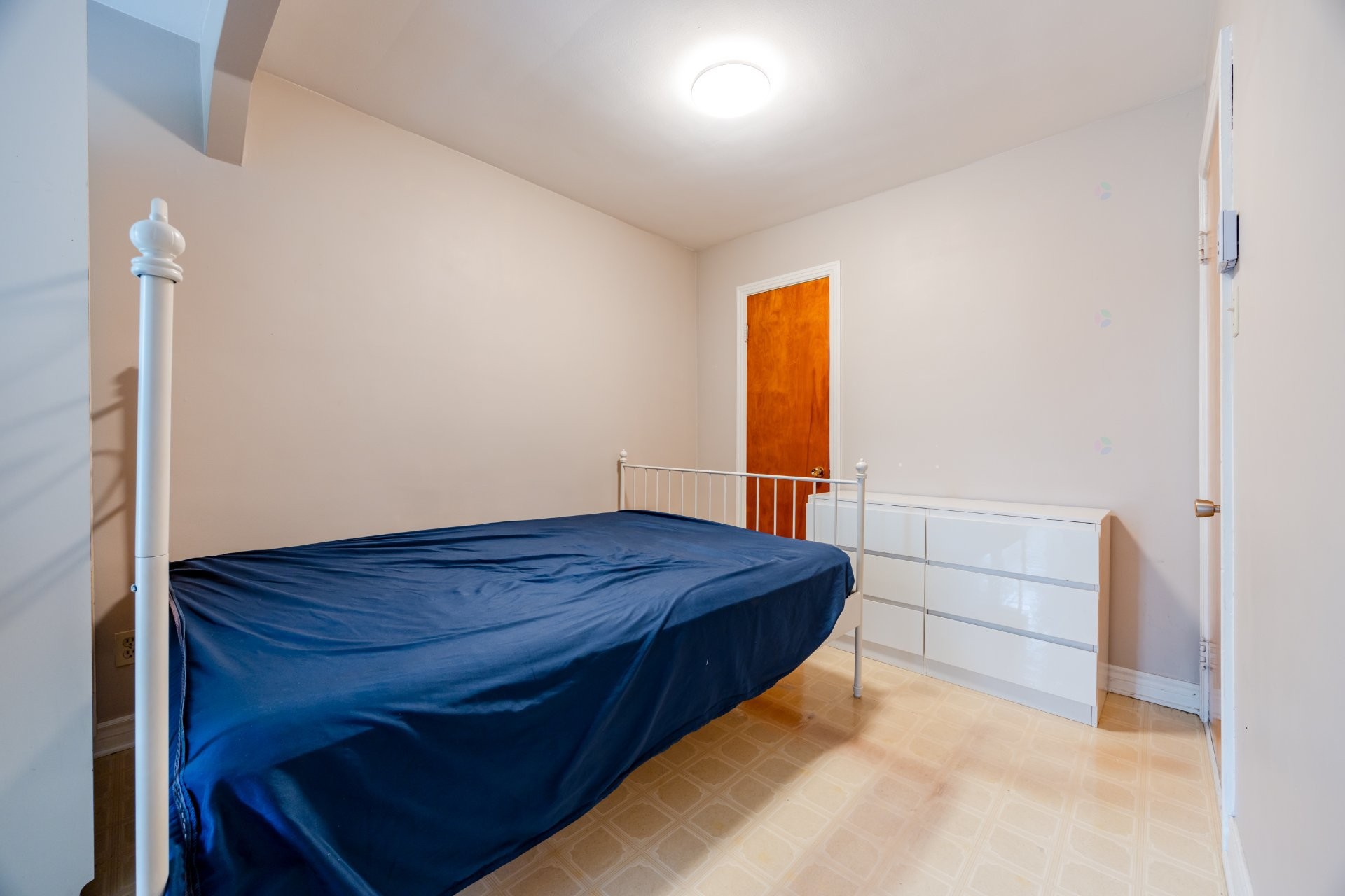 









7204


2e Avenue

, 2,
Montréal (Villeray/Saint-Michel/Parc-Extension),




QC
H2A3G7

