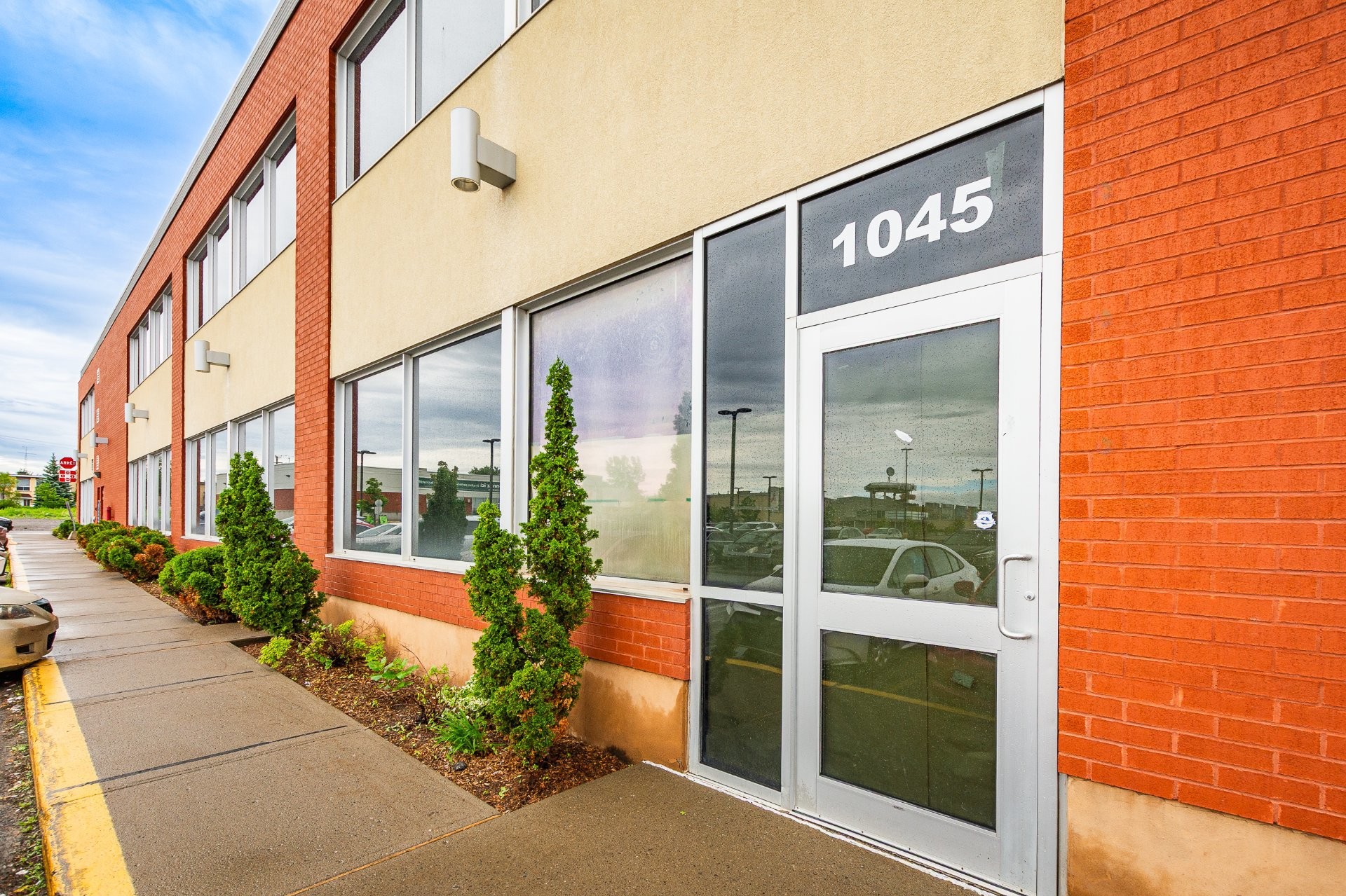 









1043


Boul. des Laurentides

,
Laval (Pont-Viau),




QC
H7G2W2

