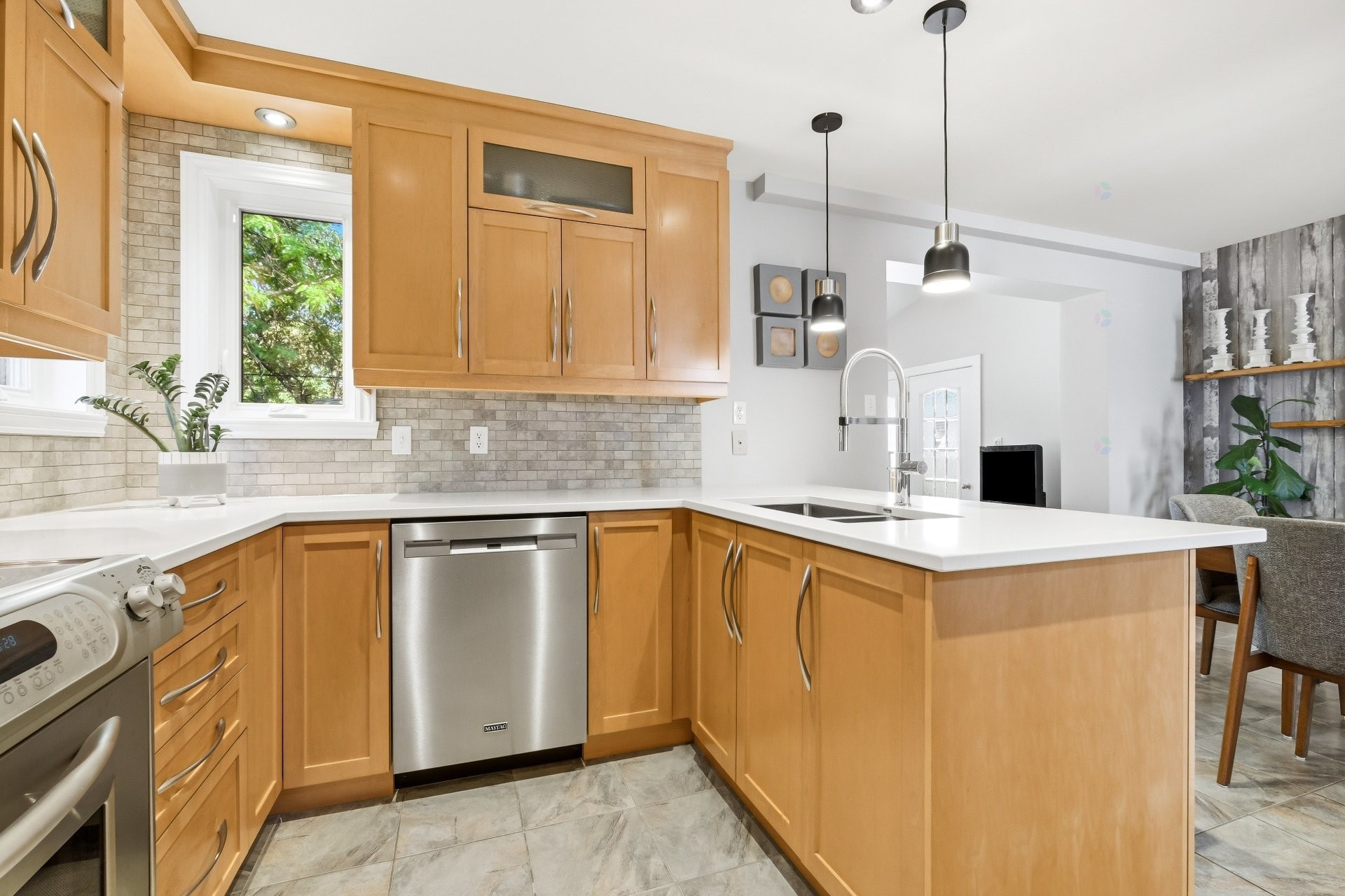 









1665


Rue Tahiti

,
Brossard,




QC
J4W3J5

