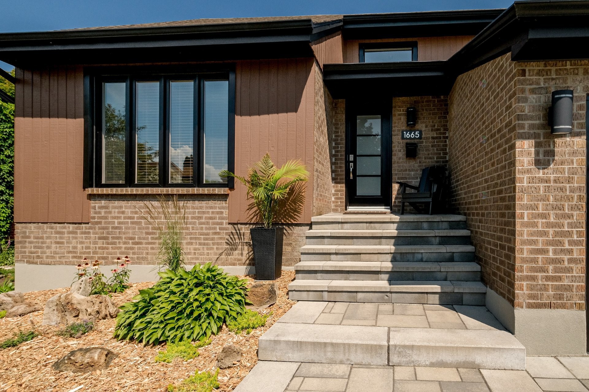 









1665


Rue Tahiti

,
Brossard,




QC
J4W3J5

