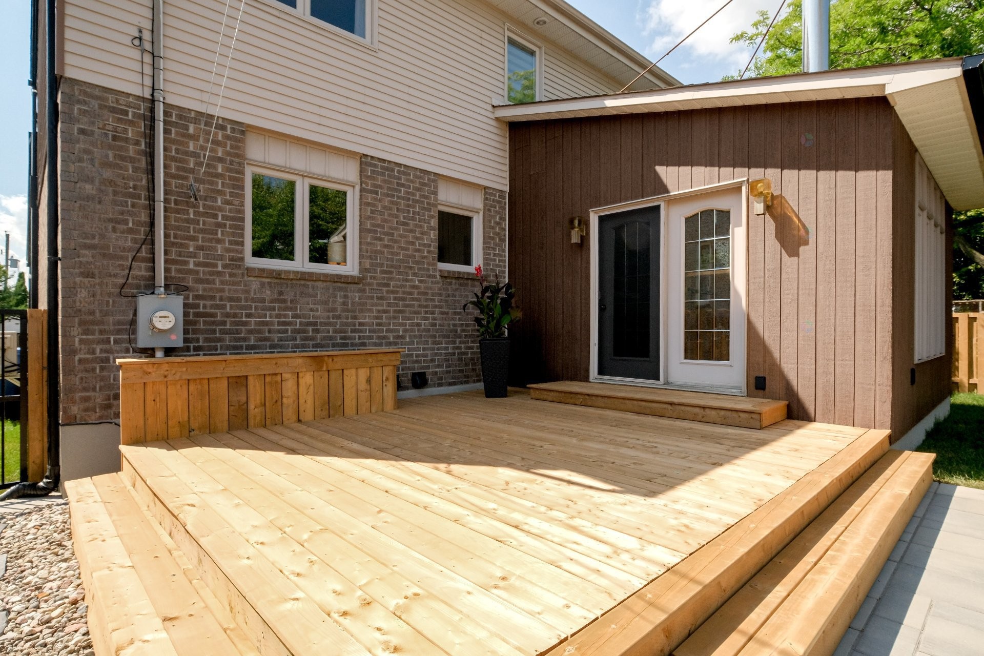 









1665


Rue Tahiti

,
Brossard,




QC
J4W3J5

