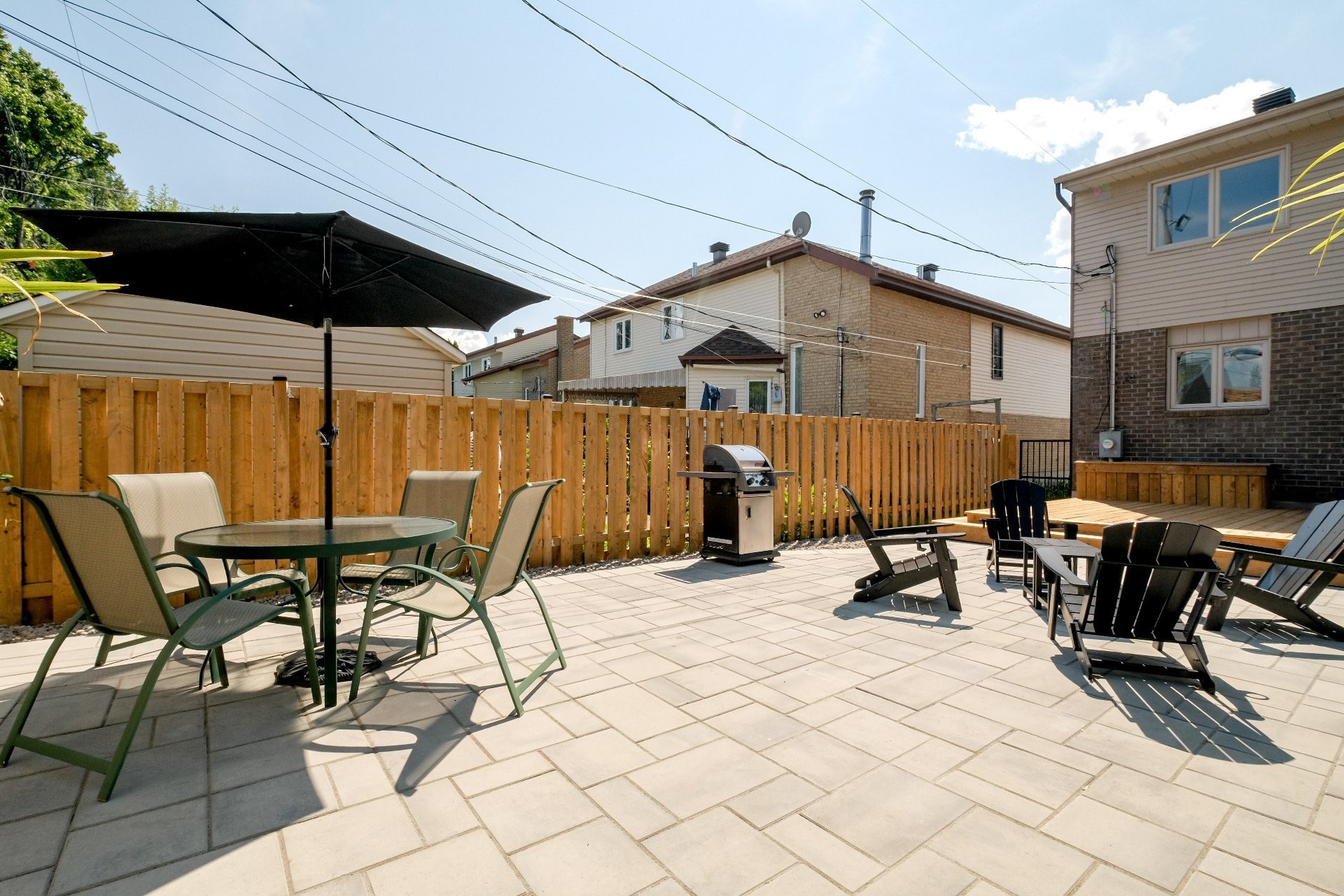 









1665


Rue Tahiti

,
Brossard,




QC
J4W3J5

