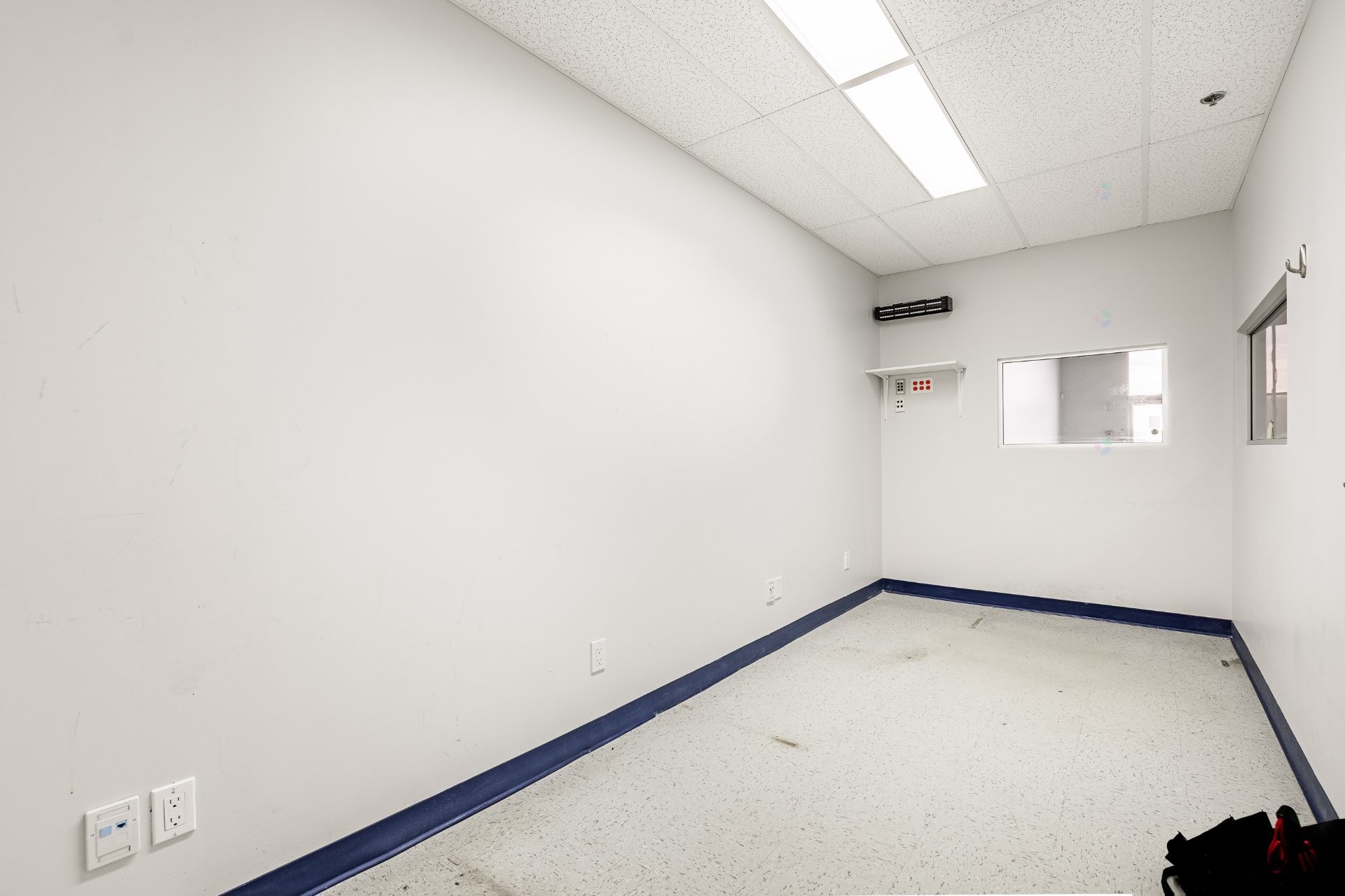 









1037


Boul. des Laurentides

,
Laval (Pont-Viau),




QC
H7G2W2

