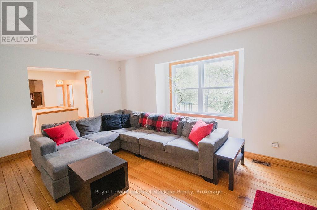 












12 MURRAY STREET

,
Sundridge,




Ontario
P0A1Z0

