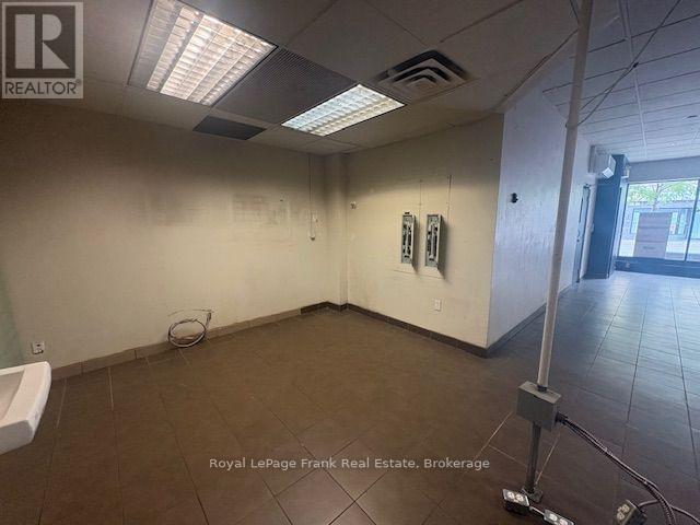 












2 KING STREET W

,
Oshawa (O'Neill),




Ontario
L1H1A9

