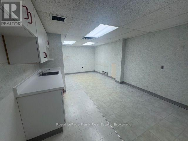 












2 KING STREET W

,
Oshawa (O'Neill),




Ontario
L1H1A9

