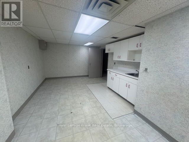 












2 KING STREET W

,
Oshawa (O'Neill),




Ontario
L1H1A9

