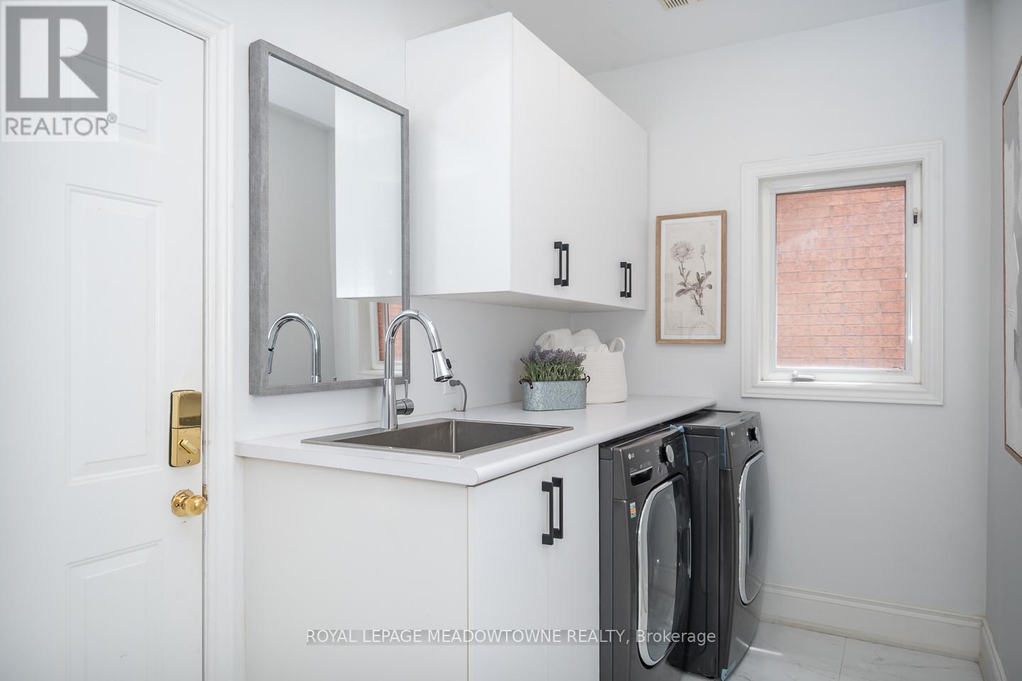 












1297 ROPER DRIVE

,
Milton,




Ontario
L9T6E5

