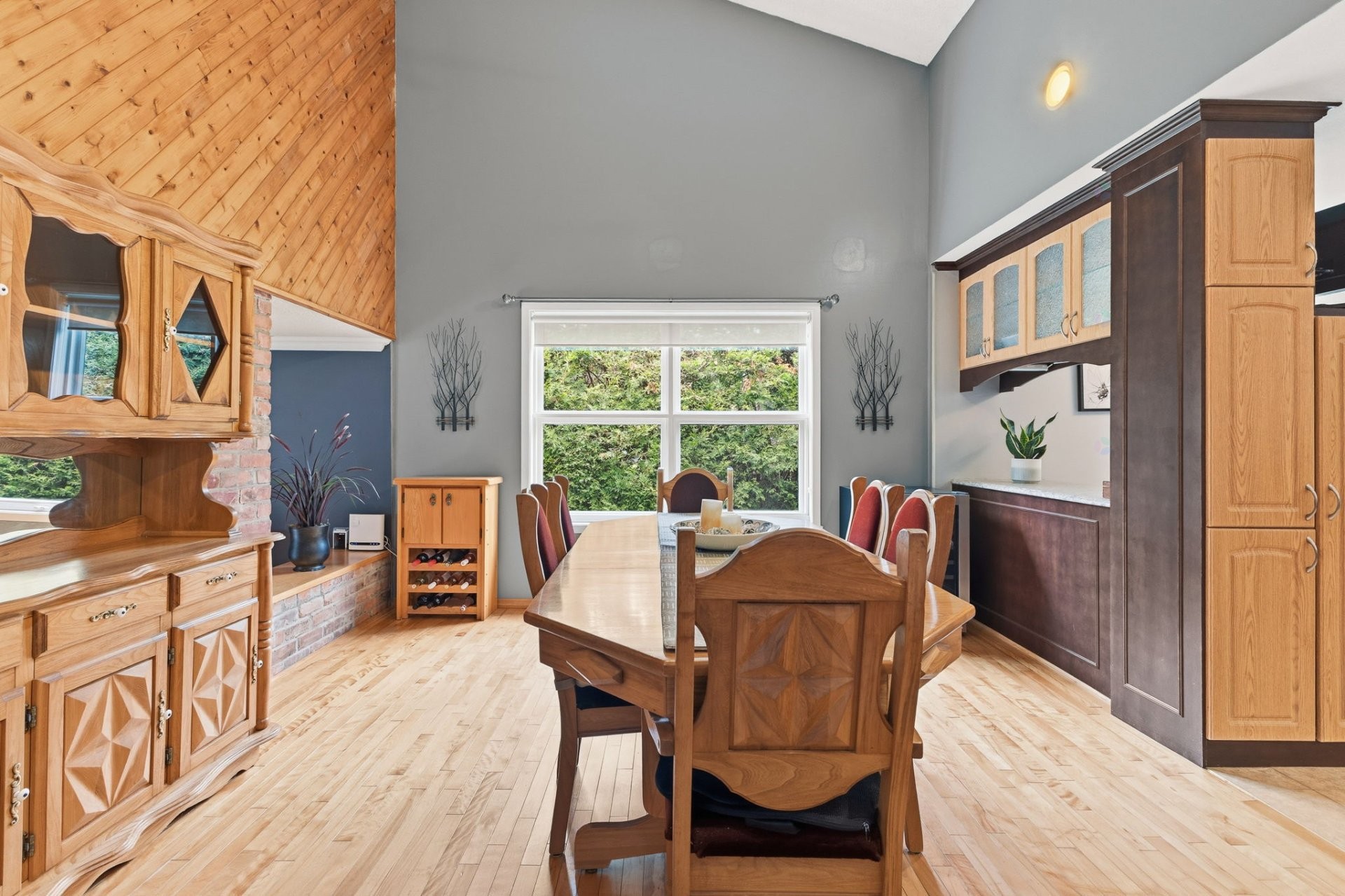 









46


Ch. de la Pépinière

,
Val-des-Monts,




QC
J8N5C4

