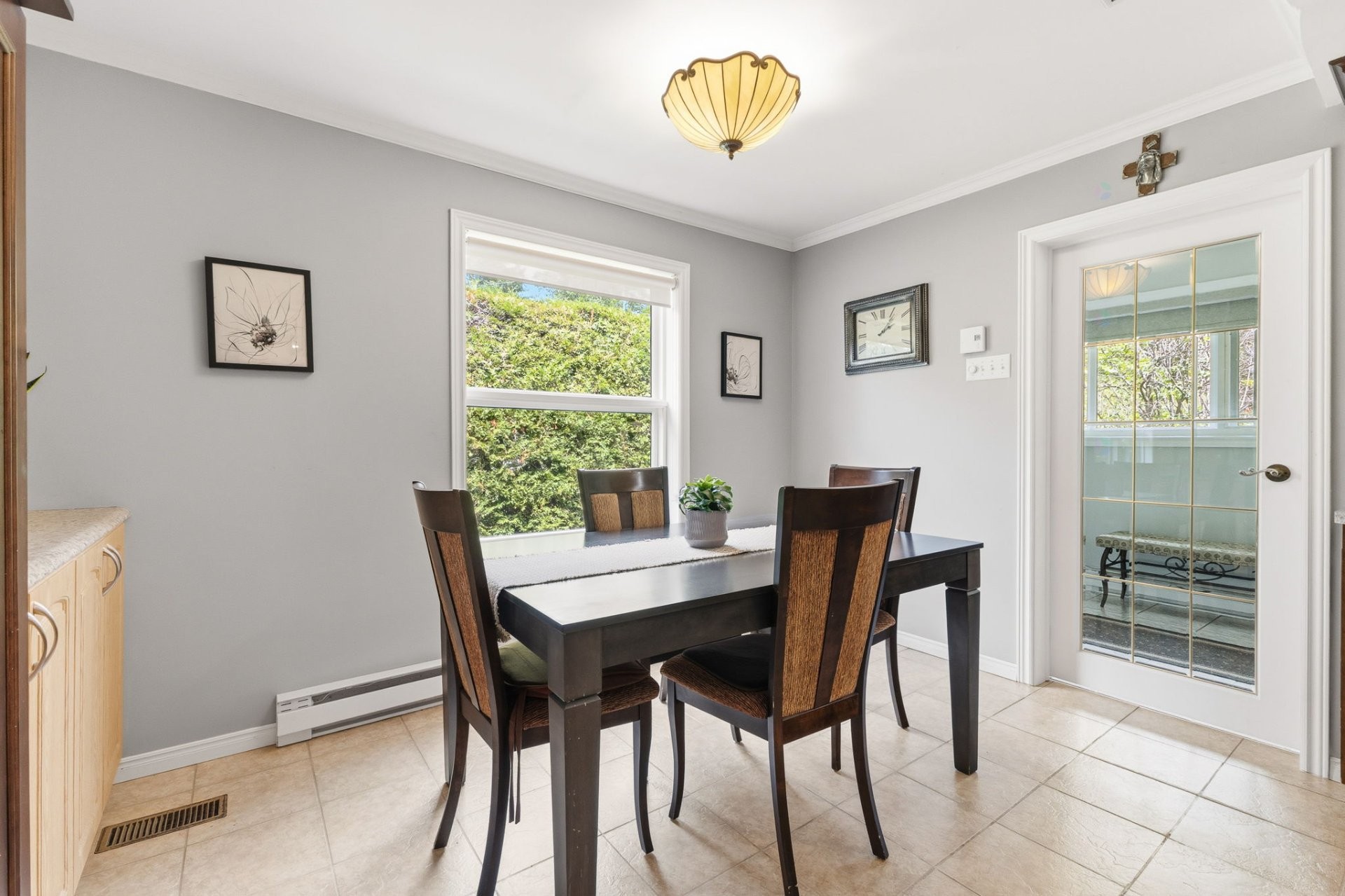 









46


Ch. de la Pépinière

,
Val-des-Monts,




QC
J8N5C4


