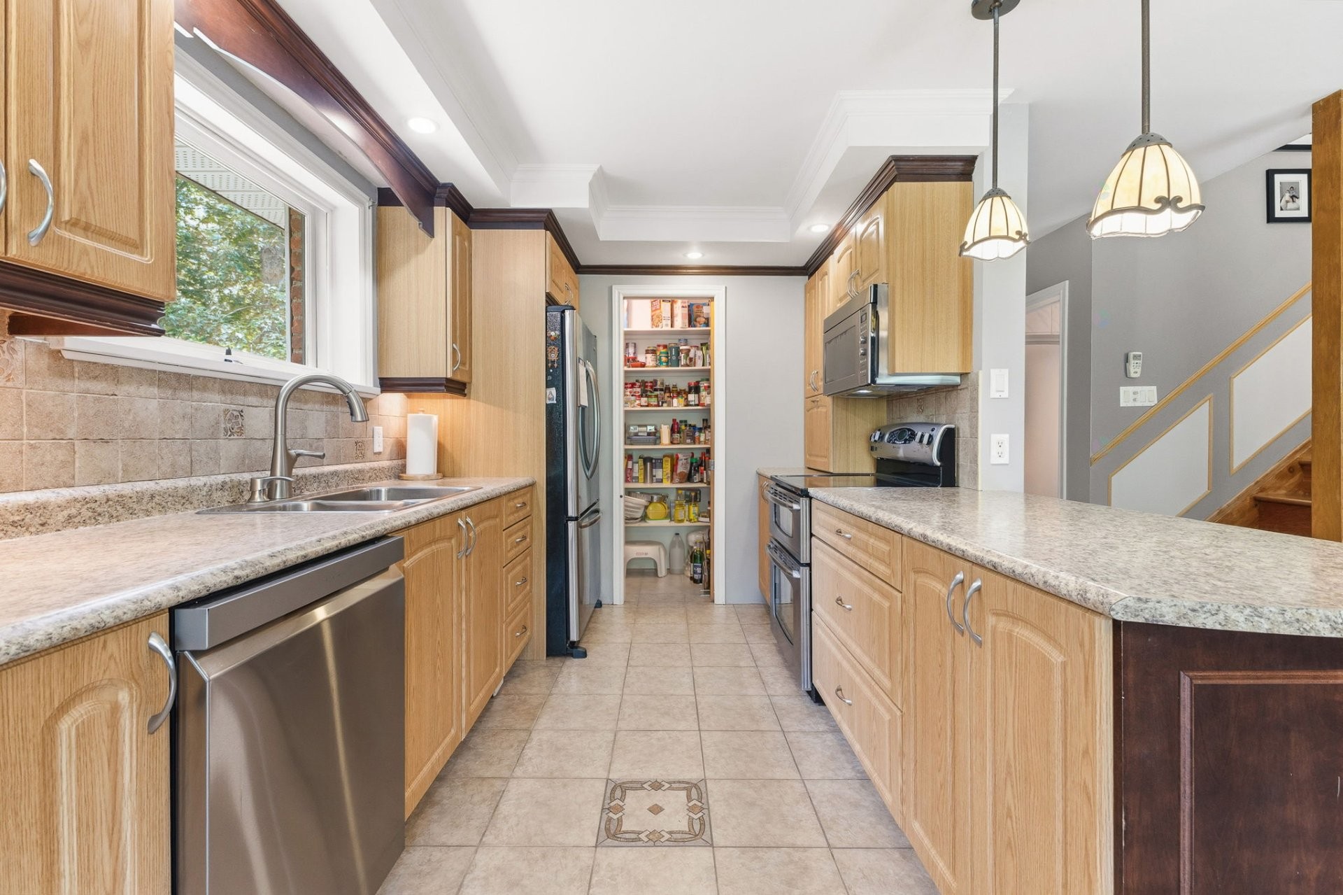 









46


Ch. de la Pépinière

,
Val-des-Monts,




QC
J8N5C4

