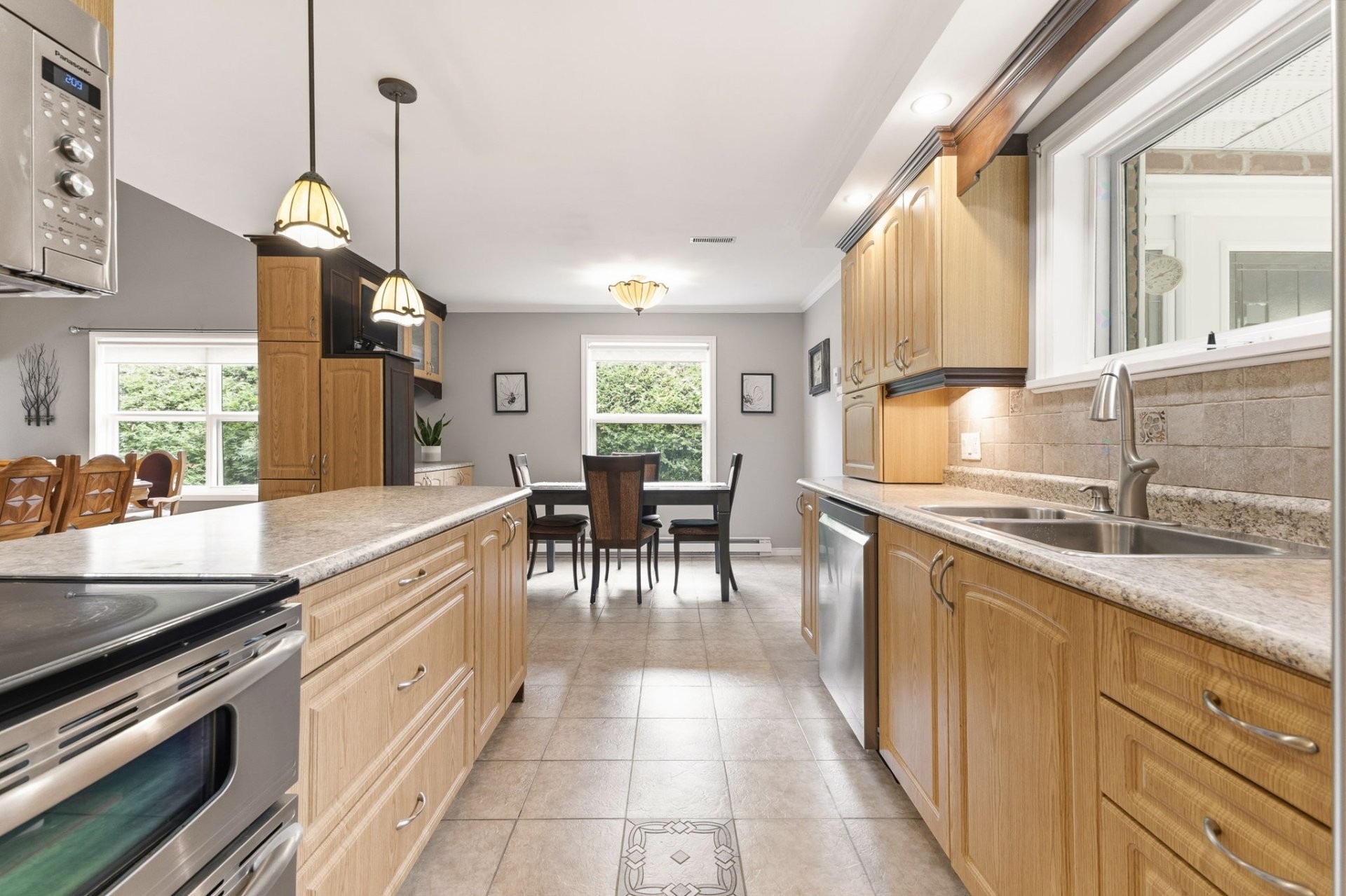 









46


Ch. de la Pépinière

,
Val-des-Monts,




QC
J8N5C4

