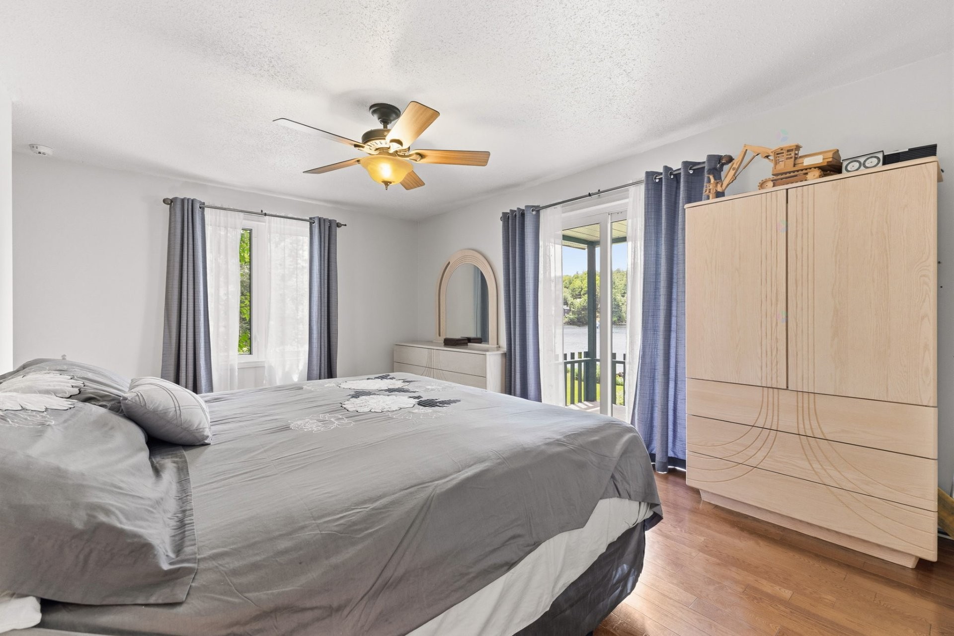 









46


Ch. de la Pépinière

,
Val-des-Monts,




QC
J8N5C4

