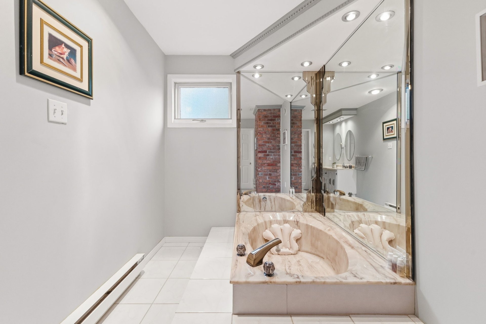 









46


Ch. de la Pépinière

,
Val-des-Monts,




QC
J8N5C4

