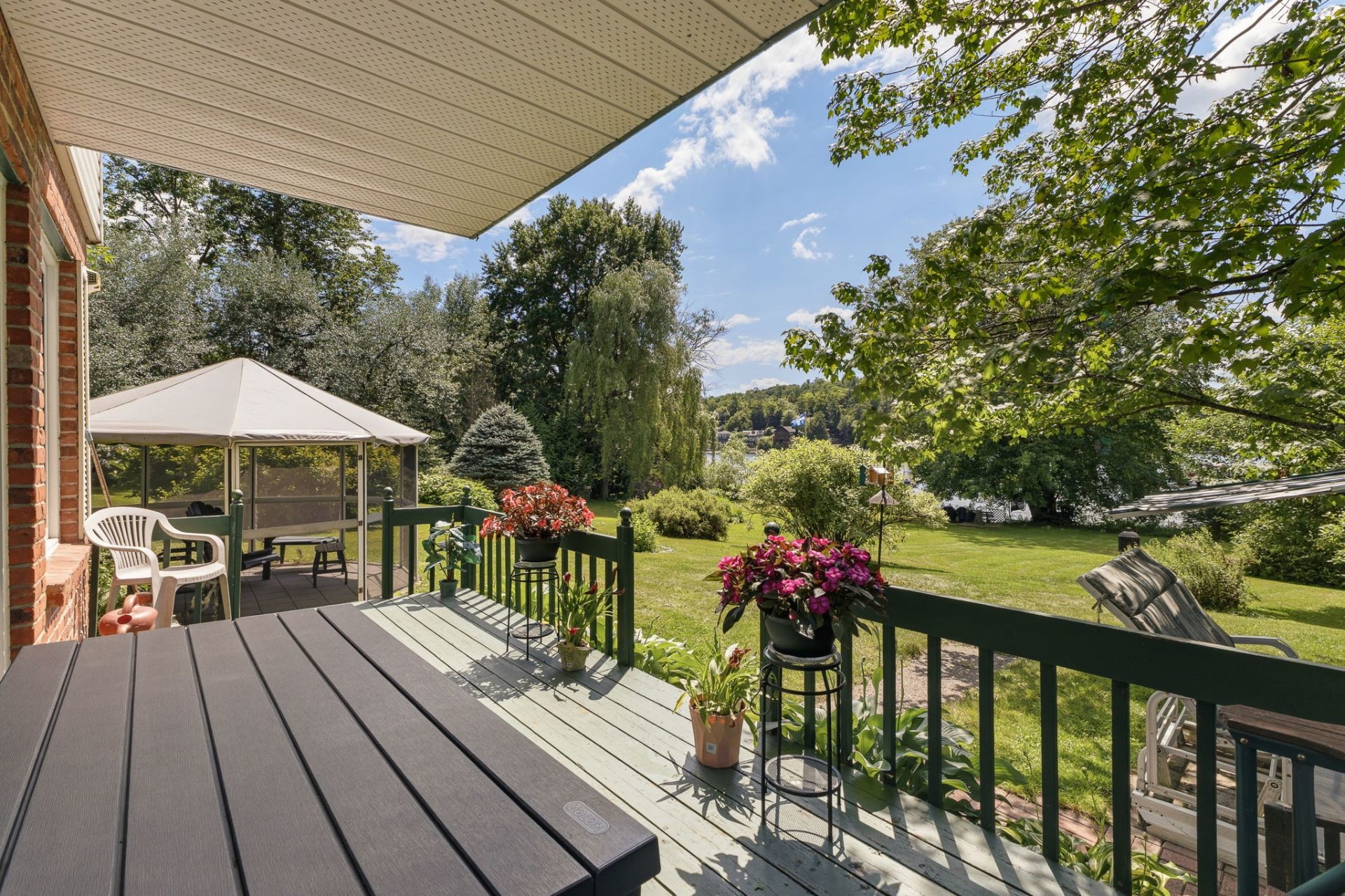 









46


Ch. de la Pépinière

,
Val-des-Monts,




QC
J8N5C4

