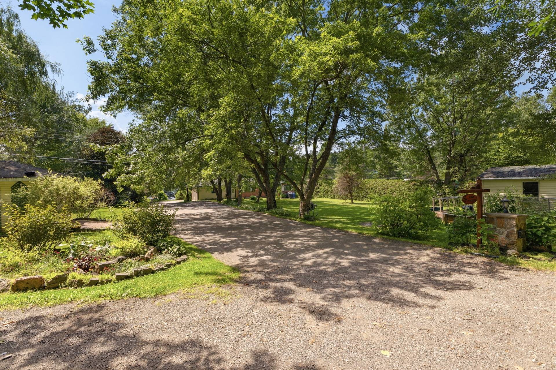 









46


Ch. de la Pépinière

,
Val-des-Monts,




QC
J8N5C4

