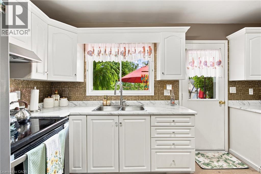












7332 CANBOROUGH Road

,
Dunnville,




Ontario
N1A2W1

