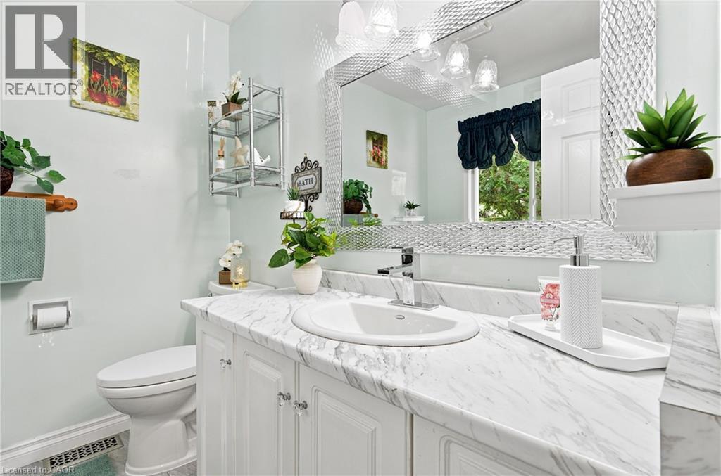 












7332 CANBOROUGH Road

,
Dunnville,




Ontario
N1A2W1

