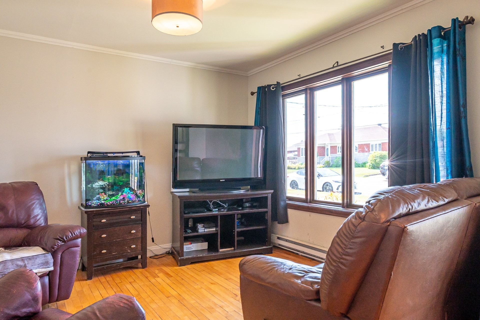 









1091


10e Avenue

,
Shawinigan,




QC
G9T1T6

