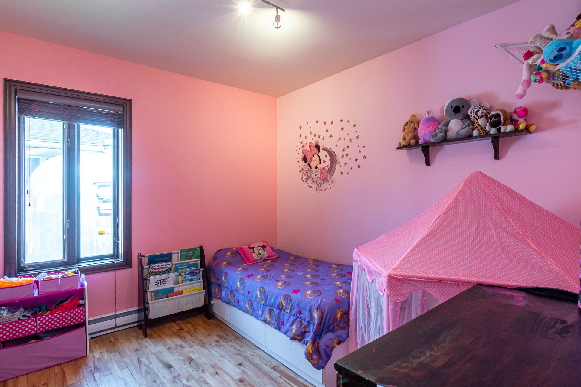 









1091


10e Avenue

,
Shawinigan,




QC
G9T1T6

