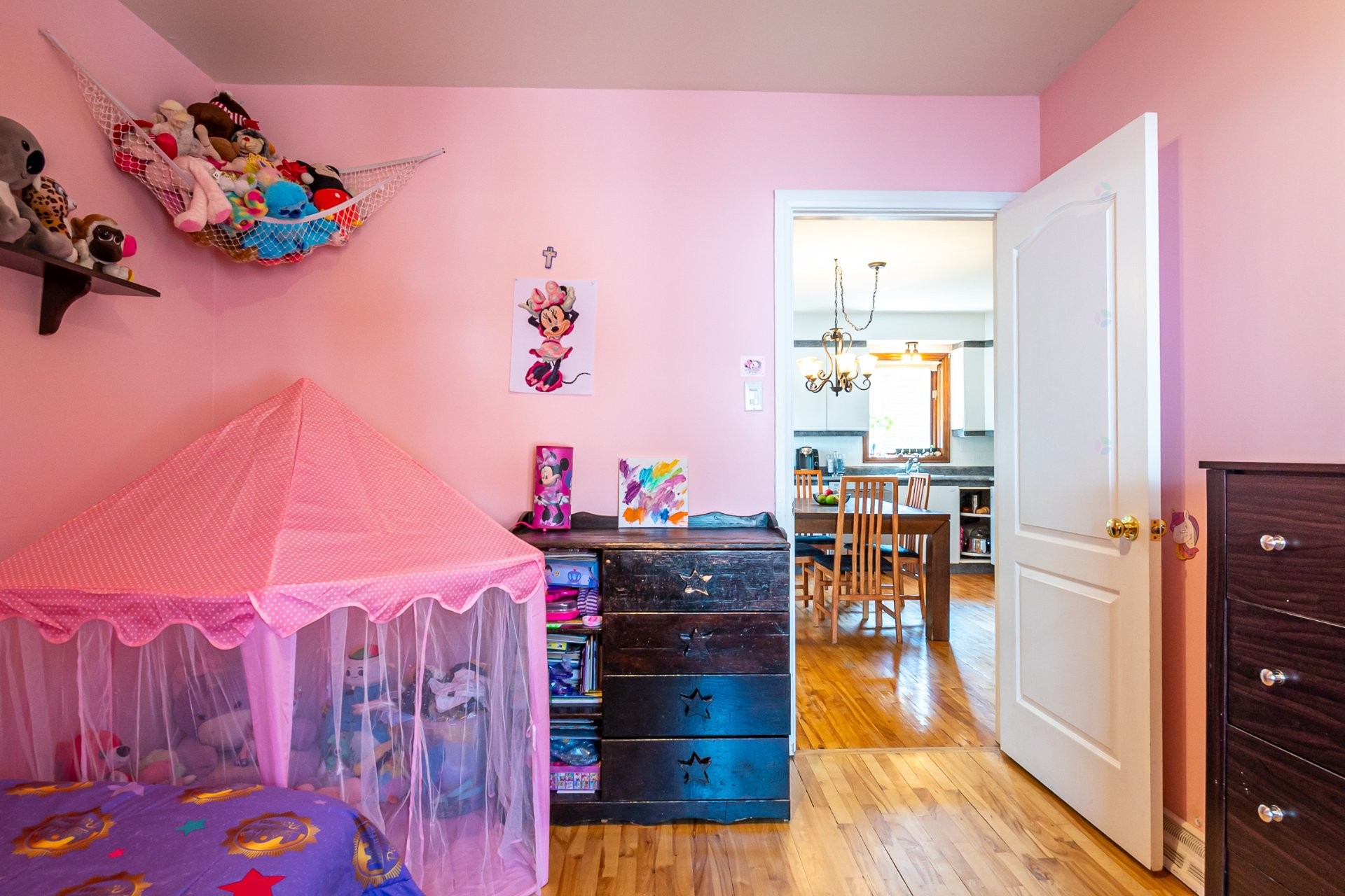 









1091


10e Avenue

,
Shawinigan,




QC
G9T1T6

