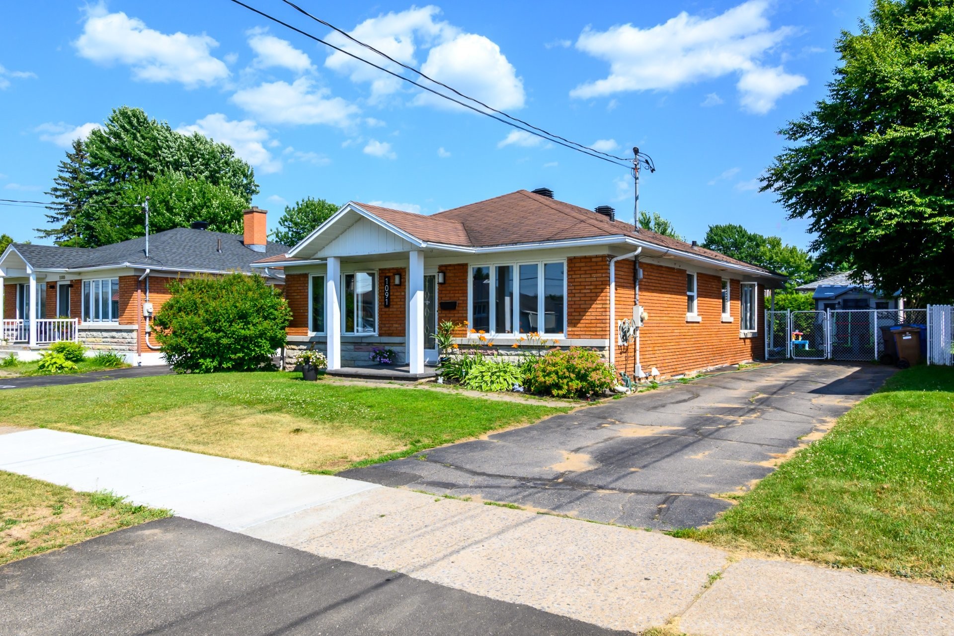 









1091


10e Avenue

,
Shawinigan,




QC
G9T1T6

