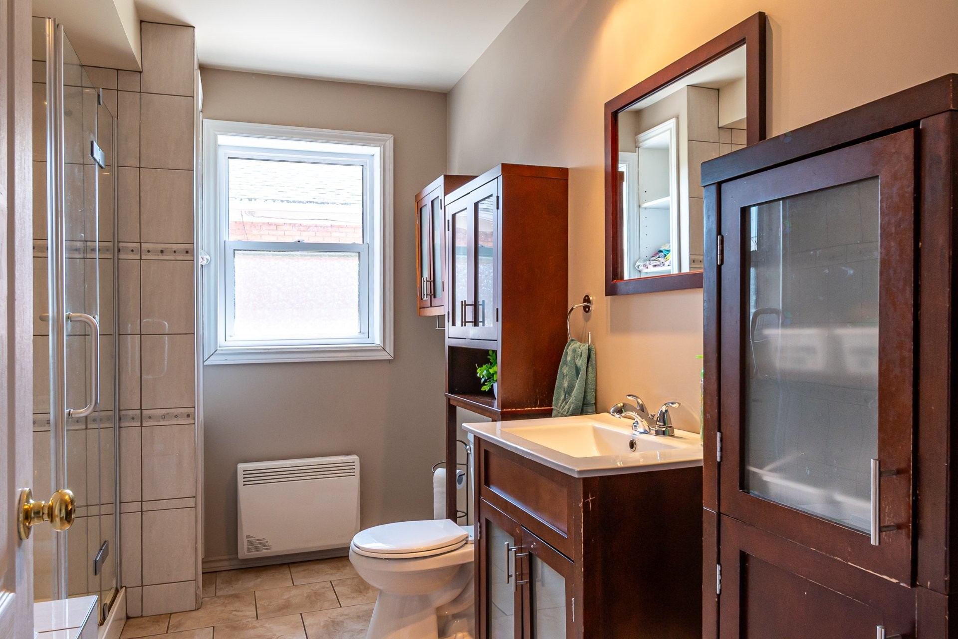 









1091


10e Avenue

,
Shawinigan,




QC
G9T1T6

