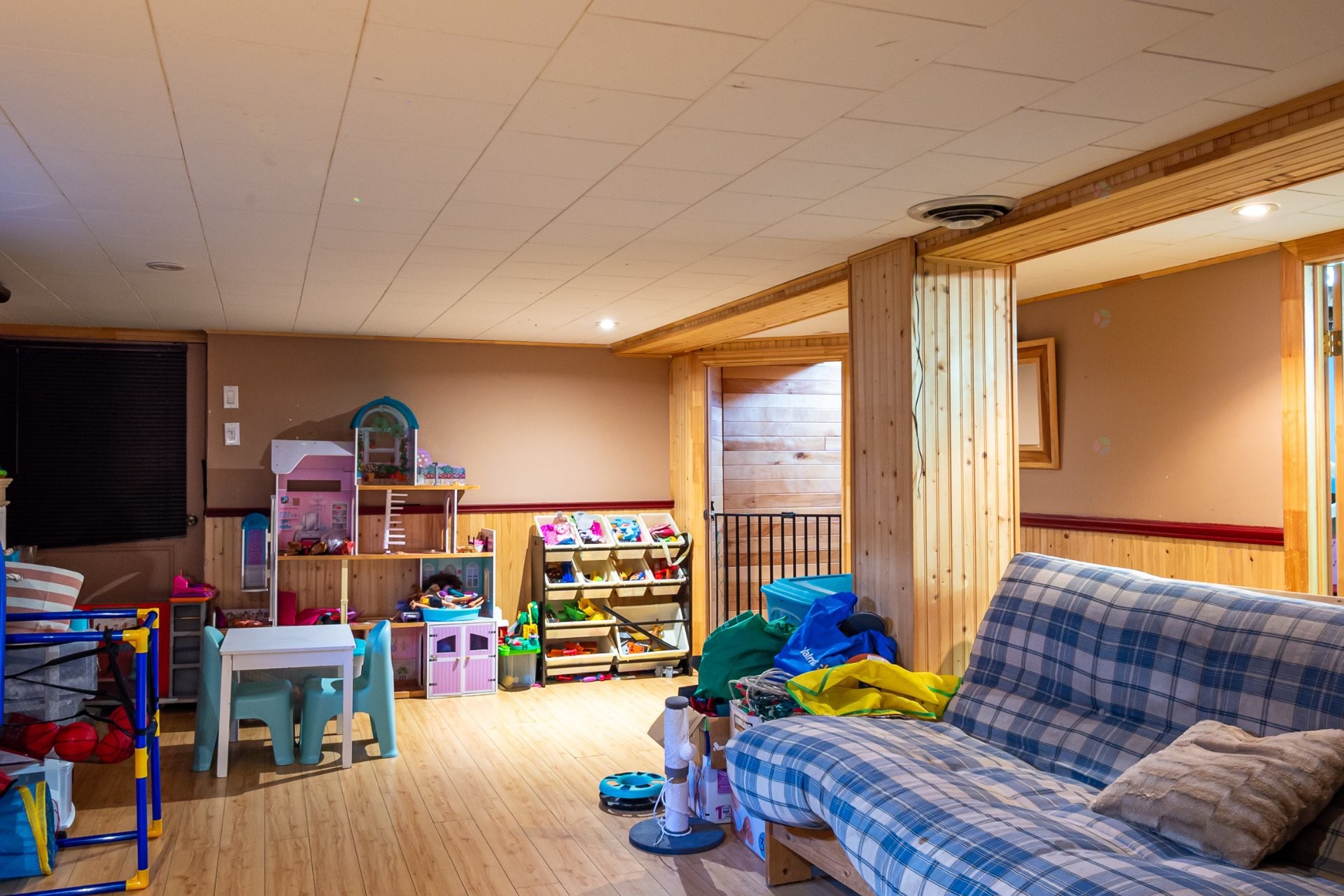 









1091


10e Avenue

,
Shawinigan,




QC
G9T1T6

