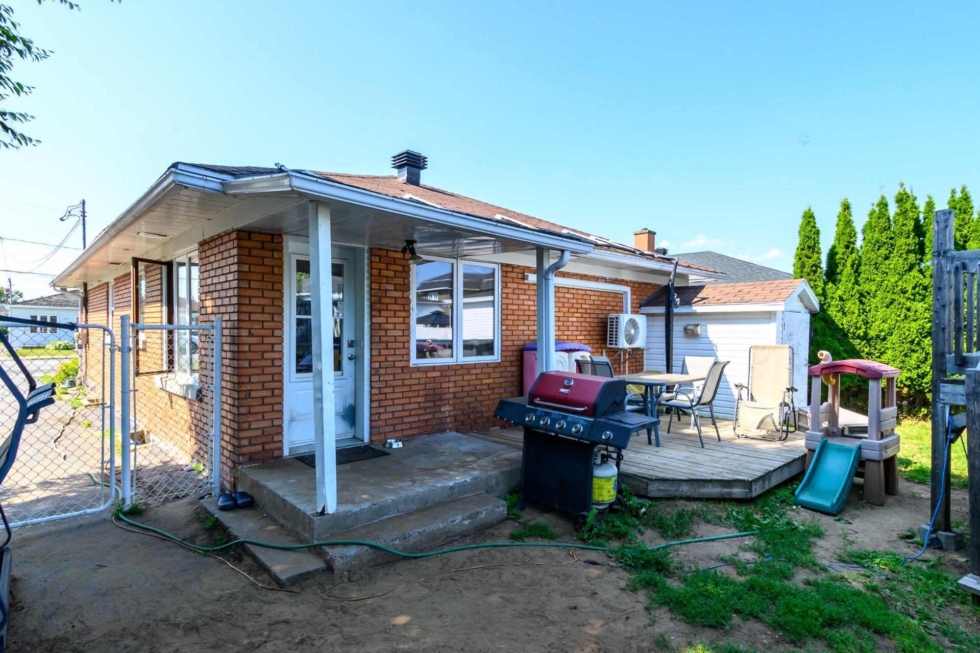 









1091


10e Avenue

,
Shawinigan,




QC
G9T1T6

