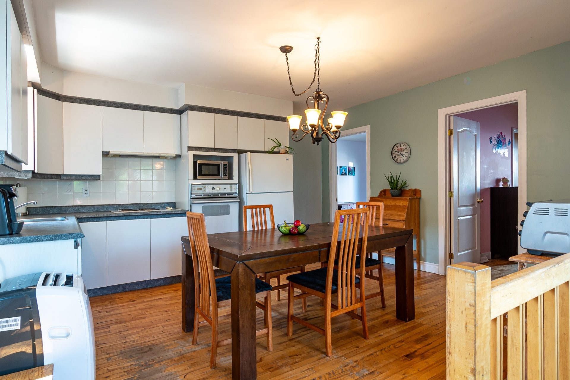 









1091


10e Avenue

,
Shawinigan,




QC
G9T1T6

