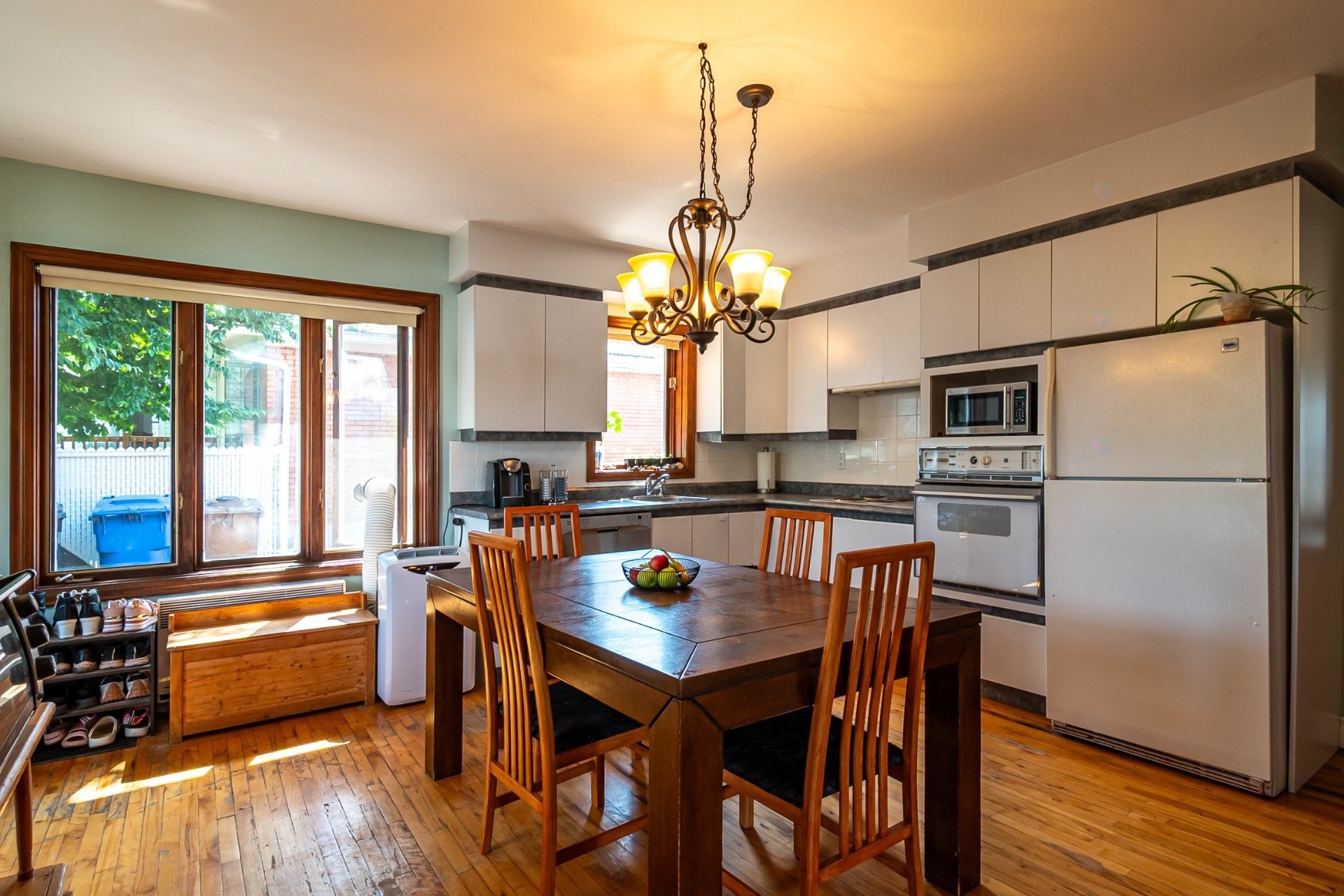 









1091


10e Avenue

,
Shawinigan,




QC
G9T1T6

